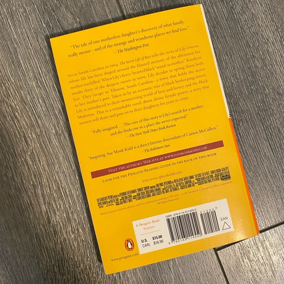 The Secret Life of Bees by Sue Monk Kidd - Picture 2 of 2